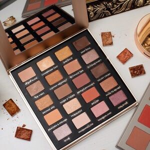 Iconic London - DAY TO SLAY EYESHADOW PALETTE